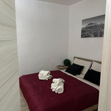 Centro-Archimede Rooms カステルヴェトラーノ エクステリア 写真